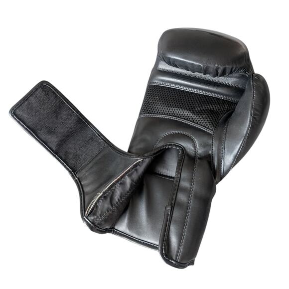 Sanabul Sports Essential Gel Boxing Gloves Black 12 oz - Picture 3 of 11